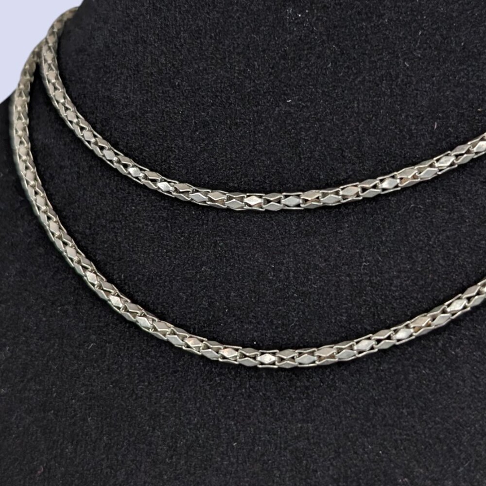 V. Dainty Mesh Chain Necklace